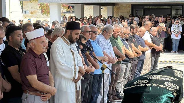 Duzce De Sevilen Doktorun Cenaze Namazini Kuz 2 20149809 O