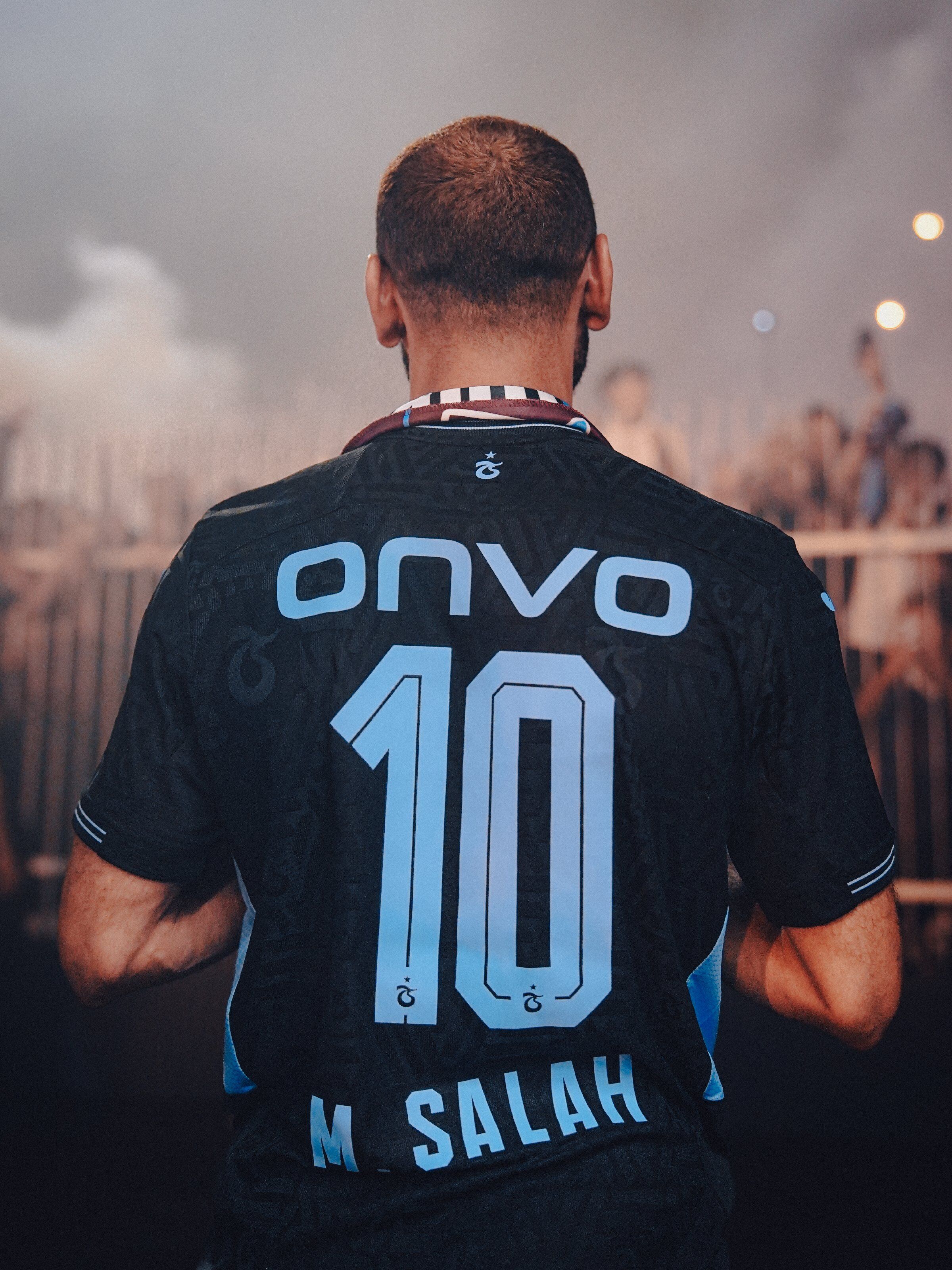 H O 1 Jv U X Y A A H L V
