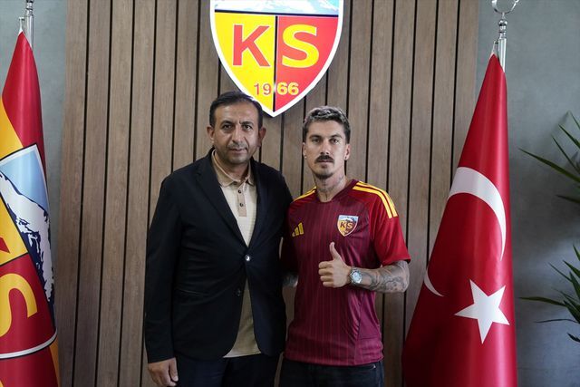 Kayserispor 15 Futbolcuyu Kadrosuna Katti 3 20126931 O