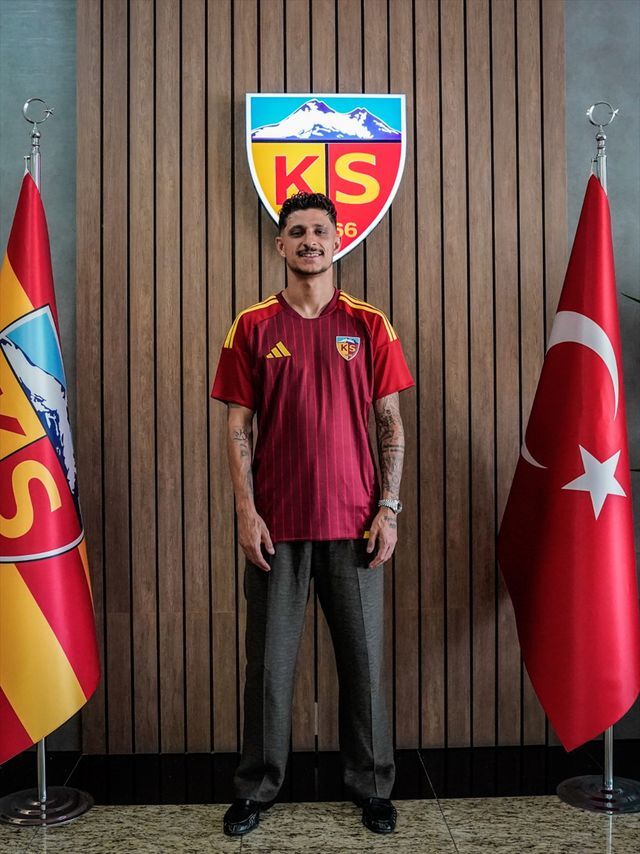 Kayserispor 15 Futbolcuyu Kadrosuna Katti 5 20126931 O
