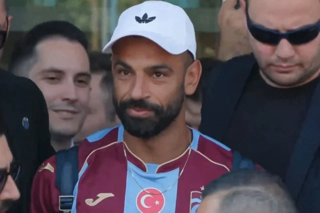 Salah Istanbulda Ilk Sozleri B 20118890 4894 1 M
