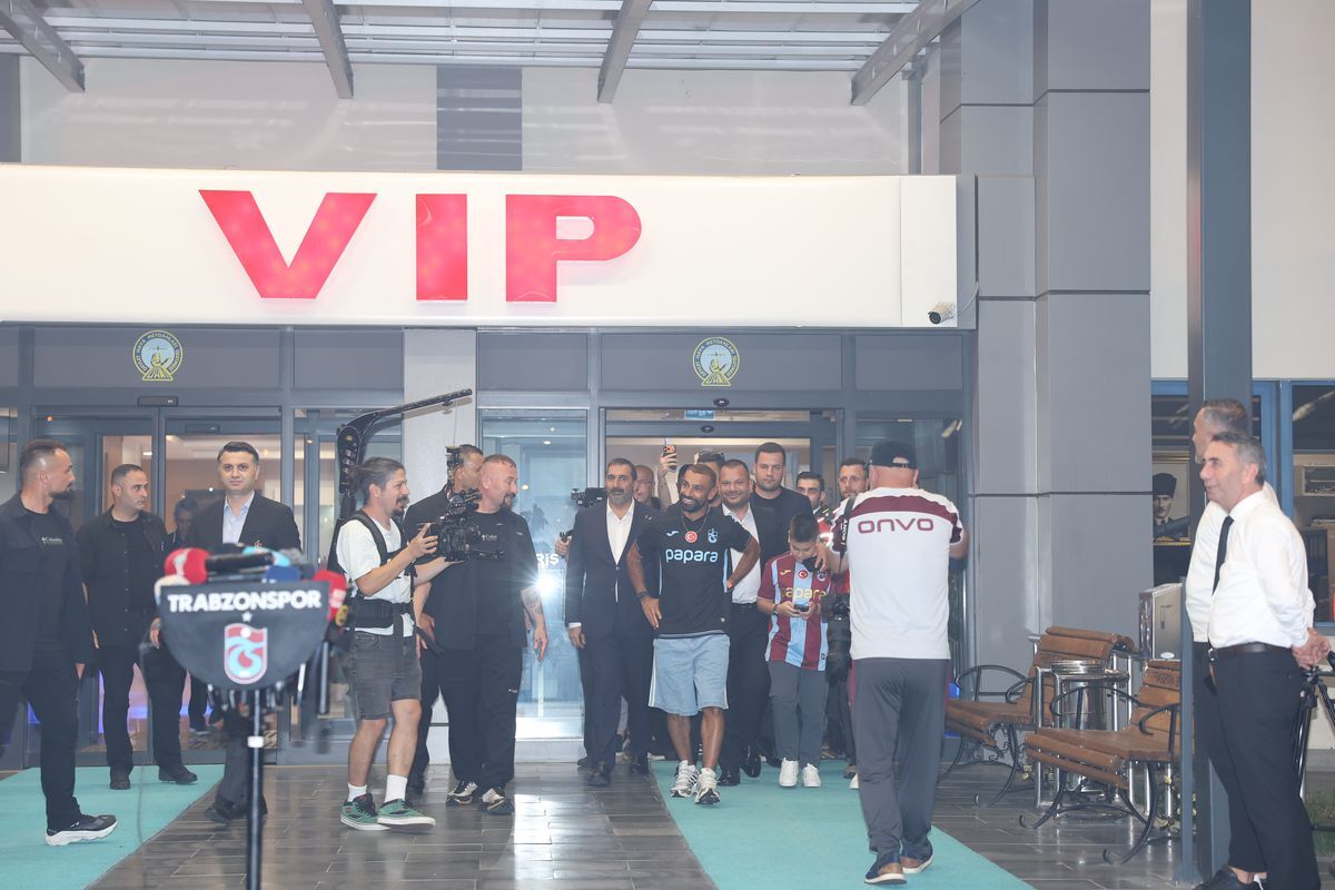 Trabzon Da Salah A Coskulu Karsilama 20121097 Amp