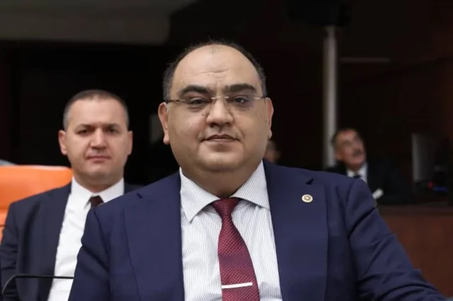 Uc Belediye Baskani Bugun Ak P 20107937 7412 1 M