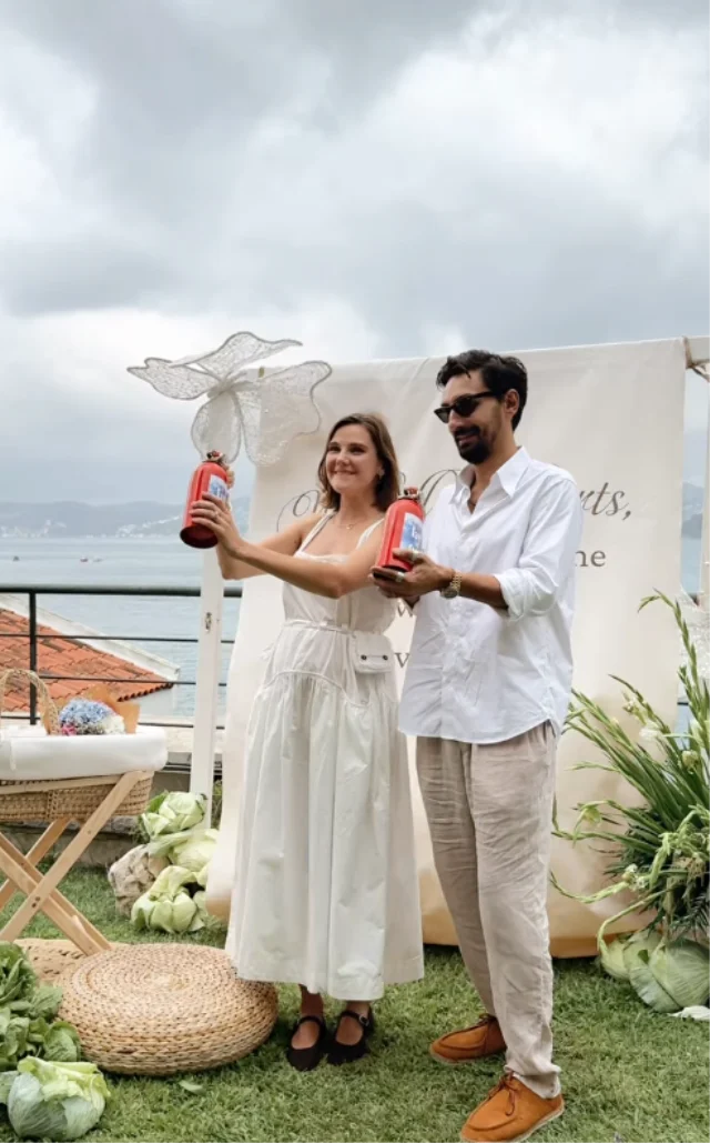 Unlu Oyuncu Alina Boz Ve Umut 20130740 1392 1 M