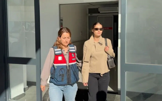 Afra Saracoglu Ve Aras Bulut I 20284711 3717 1 M