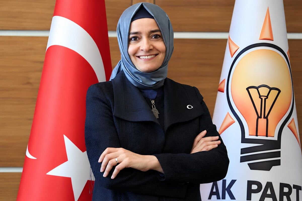 Fatma Betül Sayan Kaya Görevlerinden Affını İstedi