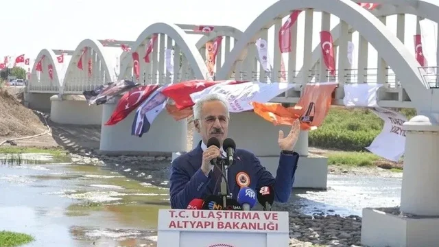 Ankara Izmir Arasindaki 14 Saa 20210874 3333 1 M
