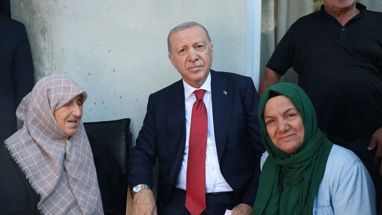 Erdoğan Rize'de Komşularıyla Hasret Giderdi
