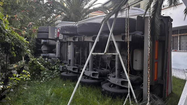 Duzcede Tir Ile Findik Isciler 20216362 6164 1 M