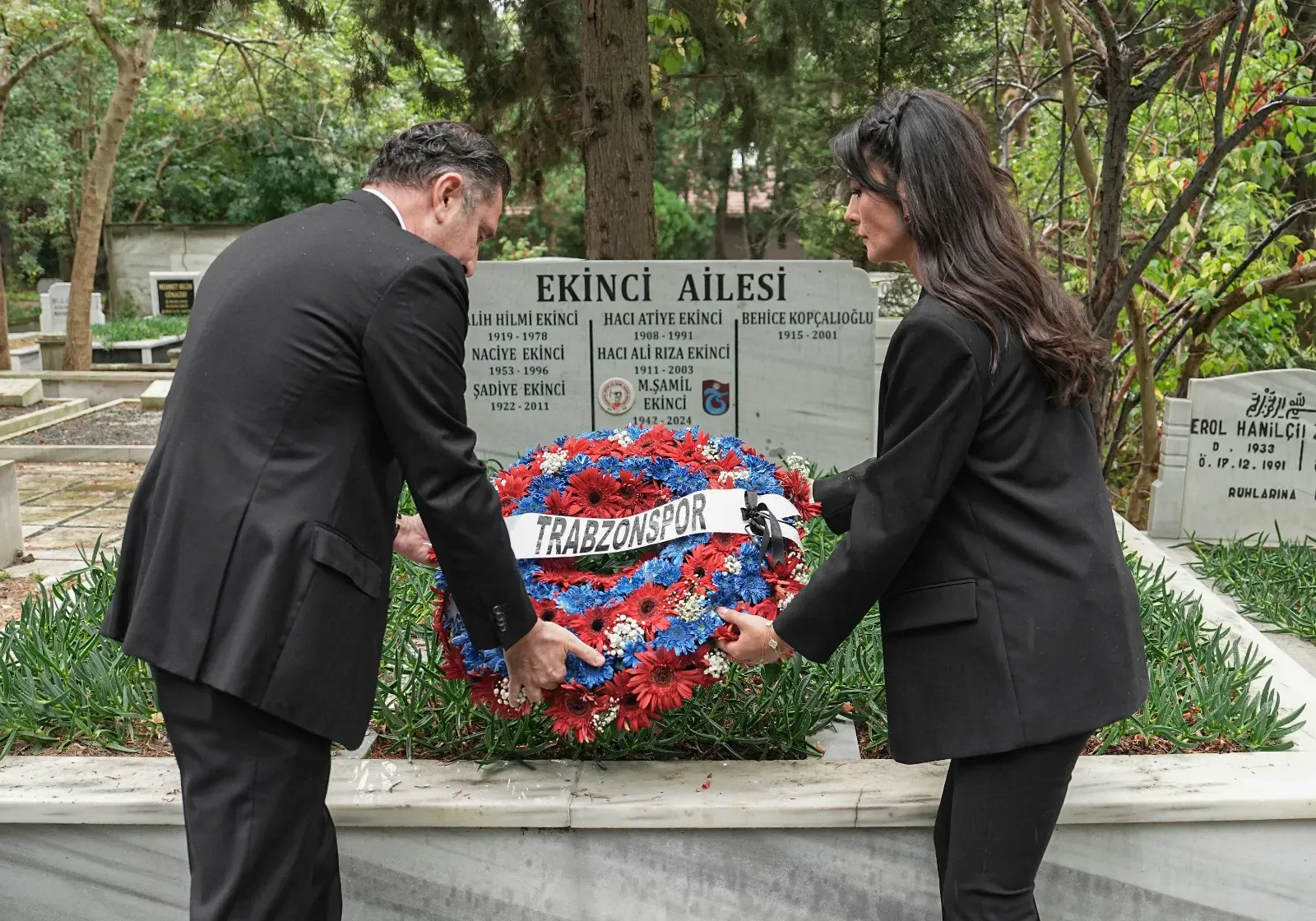 Efsane Baskan Mustafa Samil Ekinci Kabri Basinda Anildi 1