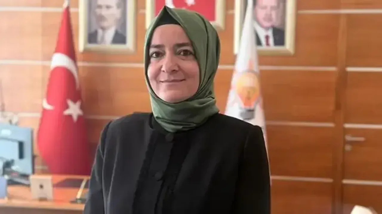 Fatma Betül Sayan Kaya Görevinden Ayrıldı