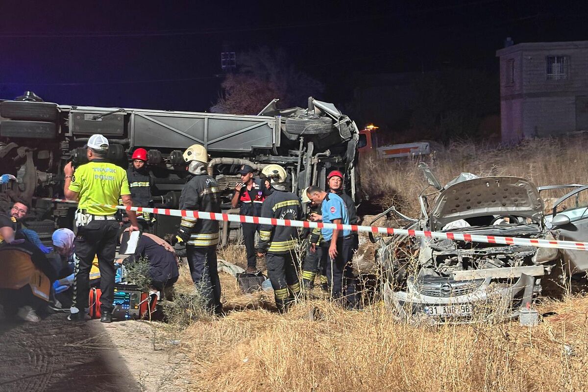 Gaziantep In Nurdagi Ilcesinde Servis Midibusu Ile 20276211 8143 Amp