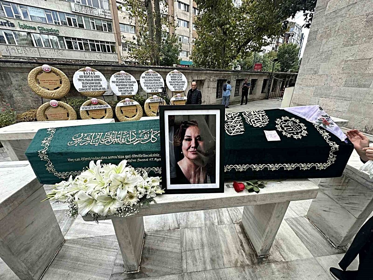 Sanat Dünyası Gülsen Tuncer'e Veda Etti
