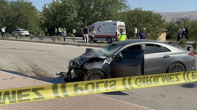 Kazada Fiat Otomobil Ikiye Bolundu 2 Olu 2 Ya 3 20243142 O