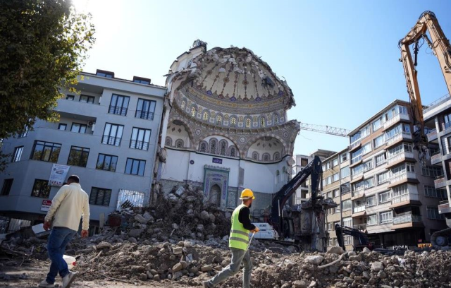 Bahçelievler’de Cami Yıkımı 4 Gündür Sürüyor