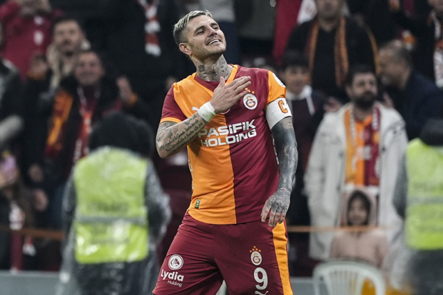 Mauro Icardi Yine Dort Ayagini 20248208 1181 1 M