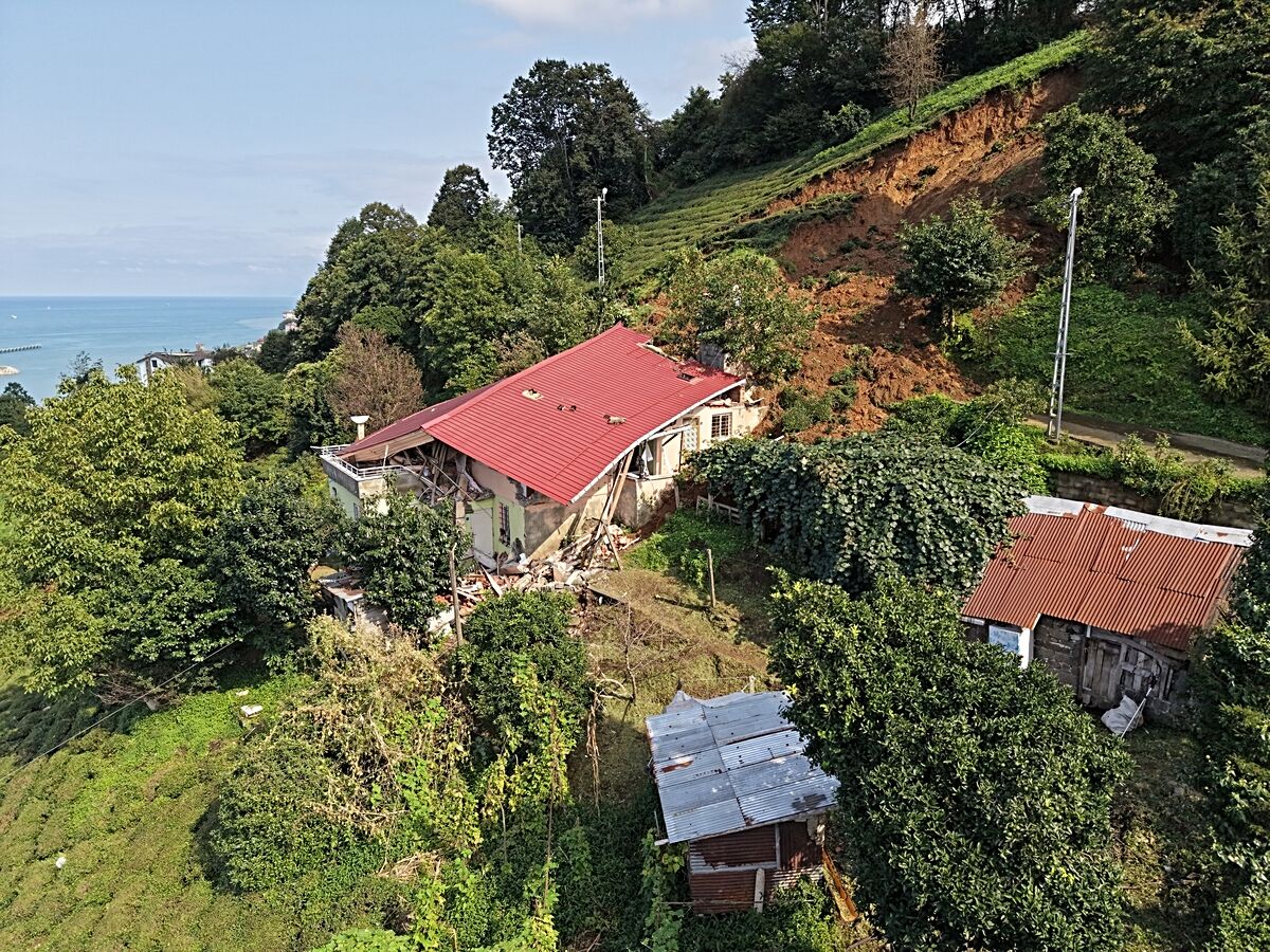 Rize Pazar’da 40 Ev Tedbiren Tahliye Edildi