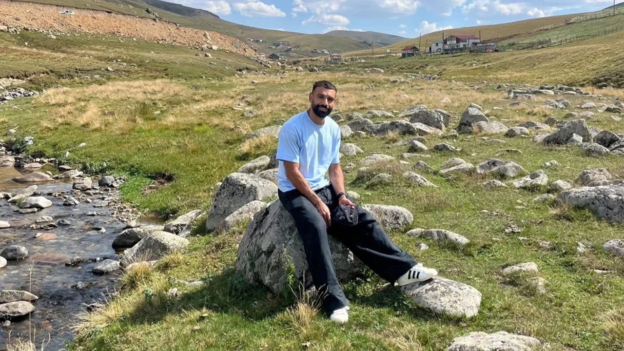 Salah Trabzonu Kesfediyor Sumela Manastiri Ve Yayla Gezintisini Paylasti Q45V