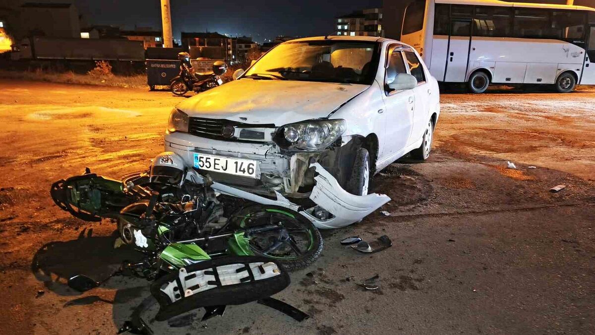Bafra’da Otomobil İle Motosiklet Çarpıştı: 3 Yaralı
