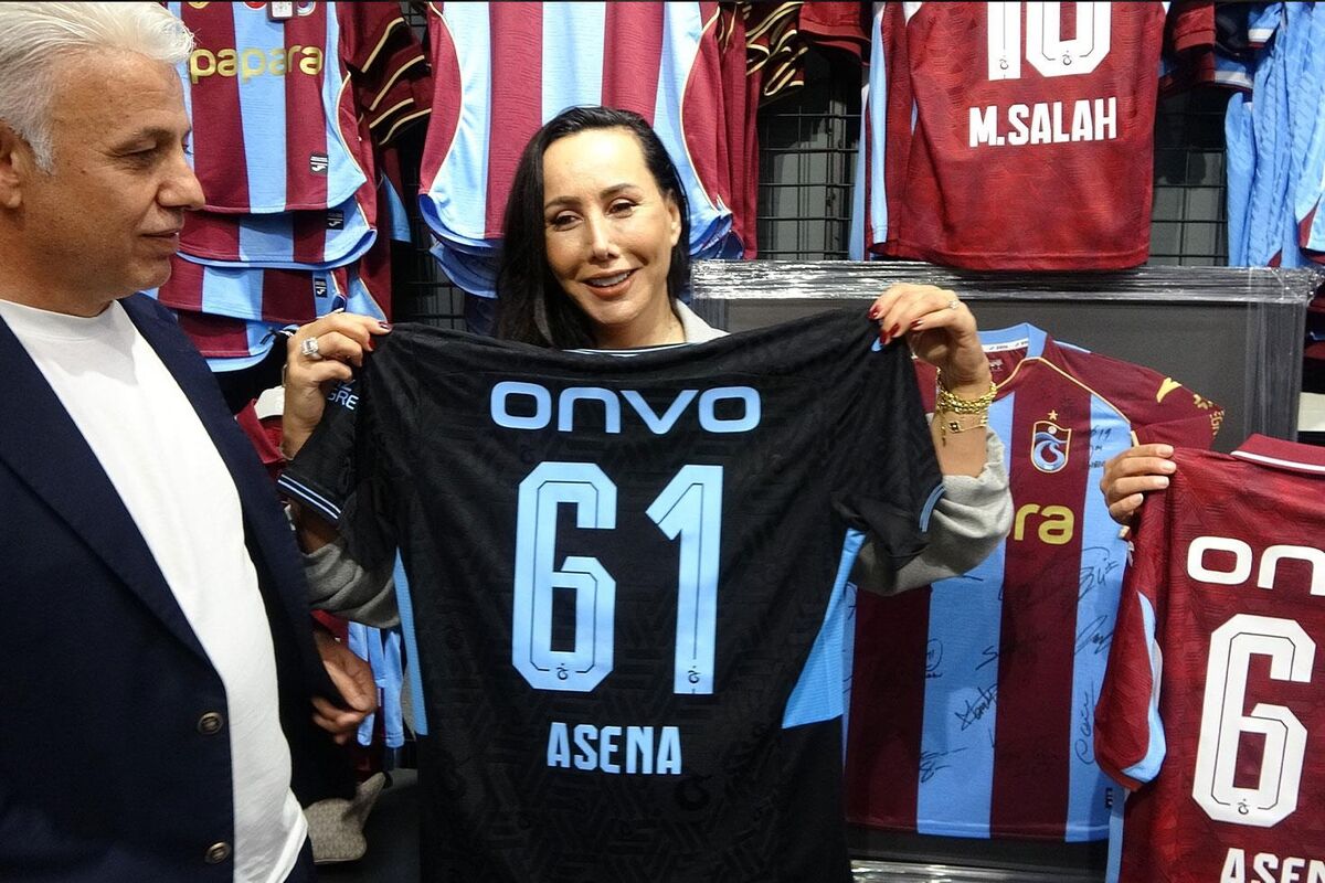 Sanatci Asena Trabzona Geldi Sozunu Tuttu 53A09C3A01 Amp