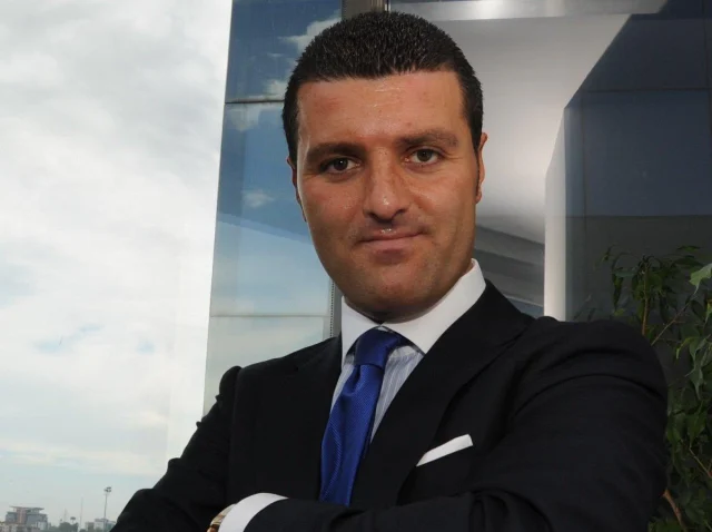 Sibel Can Ve Emir Sarigul Evle 97519618 5398 1 M