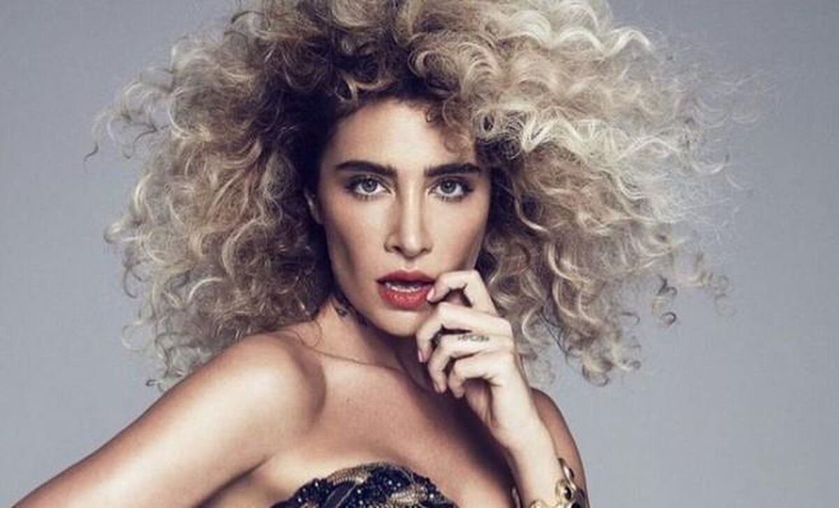 Sıla Kırmızı Sahne Kostümüyle Dikkat Çekti