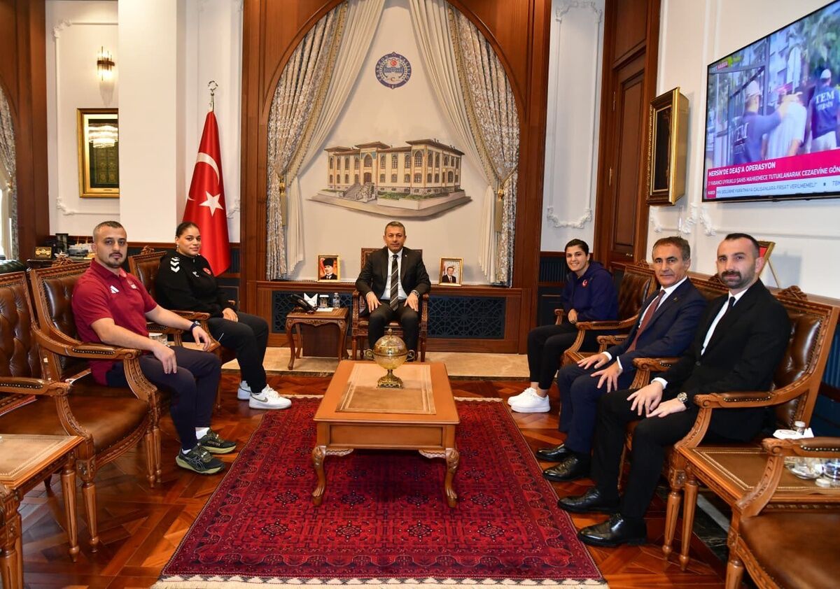 Trabzon Valisi Sahin Avrupa Sampiyonu Boksorl 3 20283758 Amp