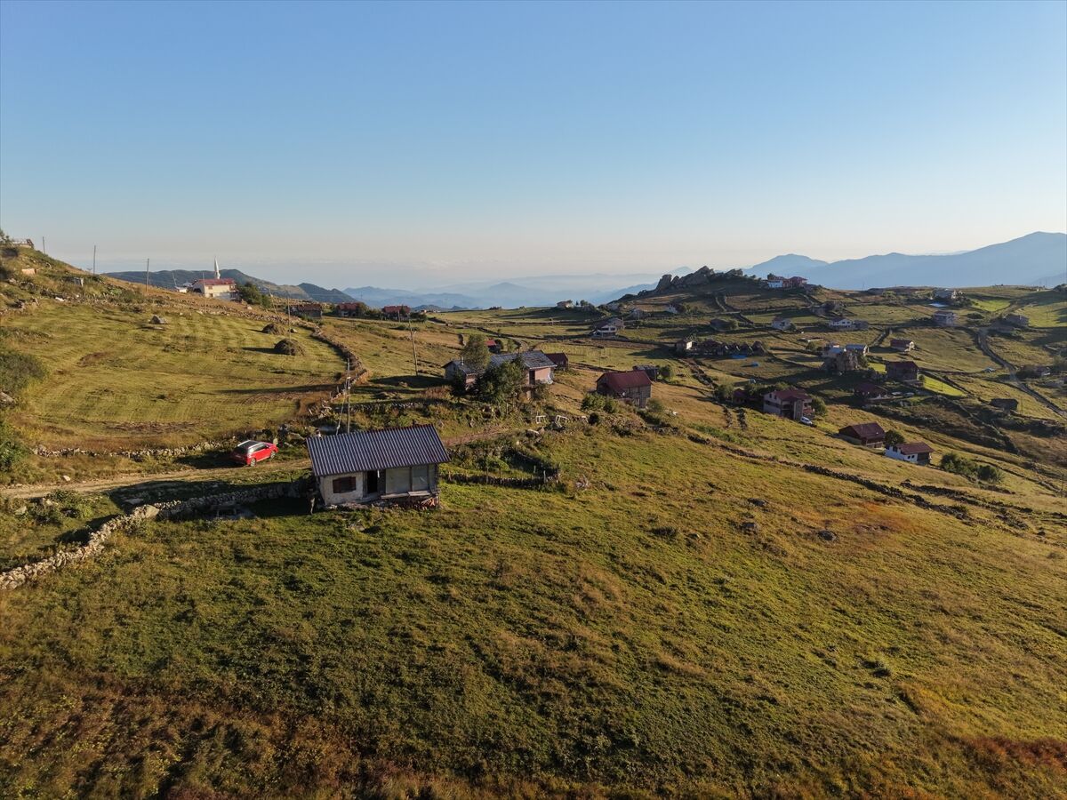 Çaykara Yaylalarında Sonbahar Renkleri Başladı