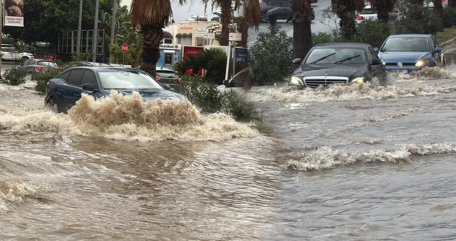 650X344 Muglayi Saganak Vurdu Yollar Adeta Gole Dondu Arabalar Suda Mahsur Kaldi 1793176715146