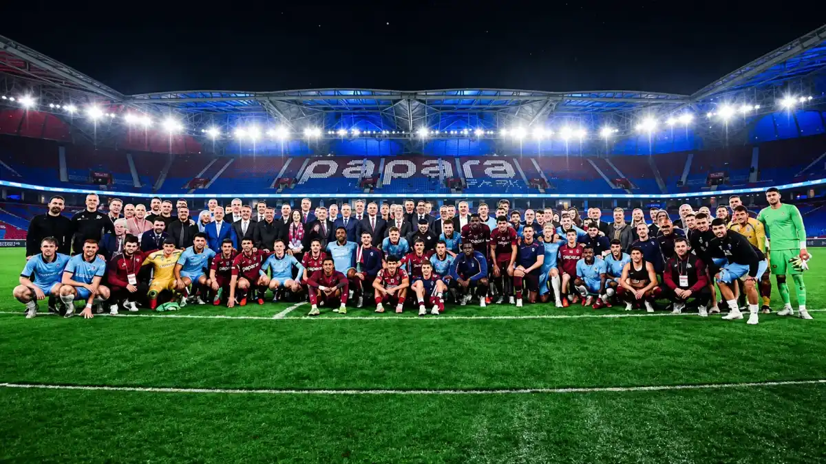 Drogheda United Dan Bordo Mavili Mesaj Tekrar Gorusmek Dilegiyle 106Abfa2Fe45F49