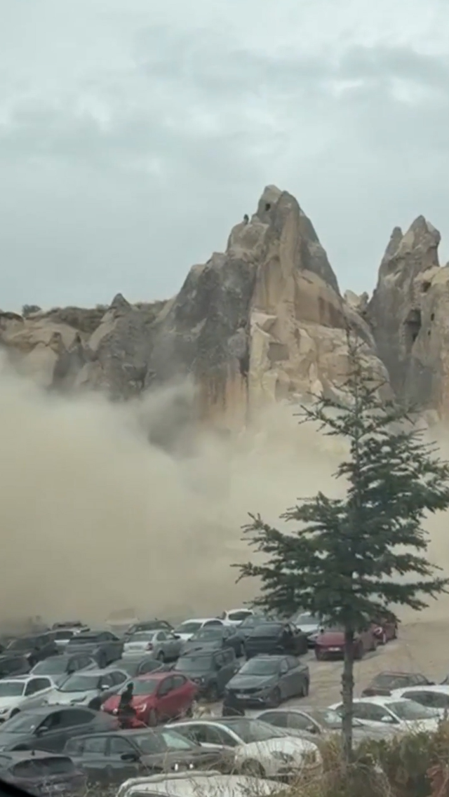 Kapadokyada Peri Bacasi Coktu 20377829 6411 1 M