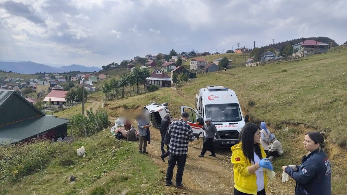 Trabzon Sis Dagi Nda Kamyonet Ucuruma Yuvarla 20310117 Amp