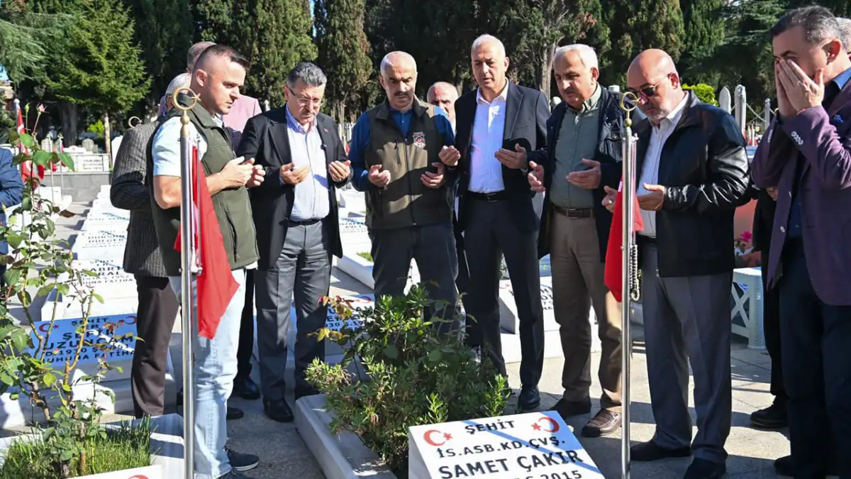 Trabzonlu Sehit Samet Cakir Kabri Basinda Dualarla Anildi 3